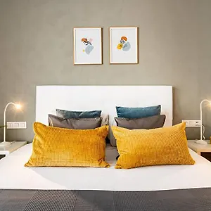 https://lodging-apartments-monumumental-free-parking.catalonia-hotels.com
