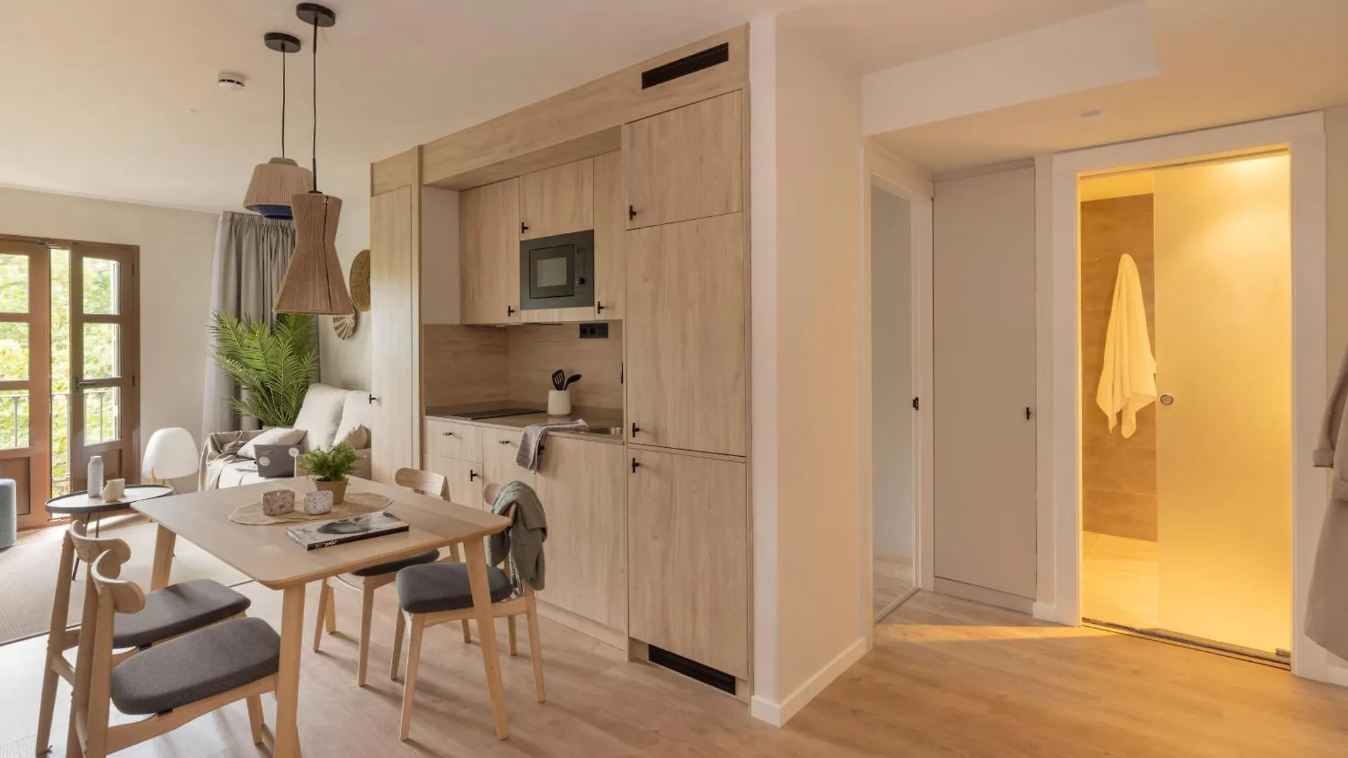 Libere Barcelona Sant Antoni Aparthotel 3*,