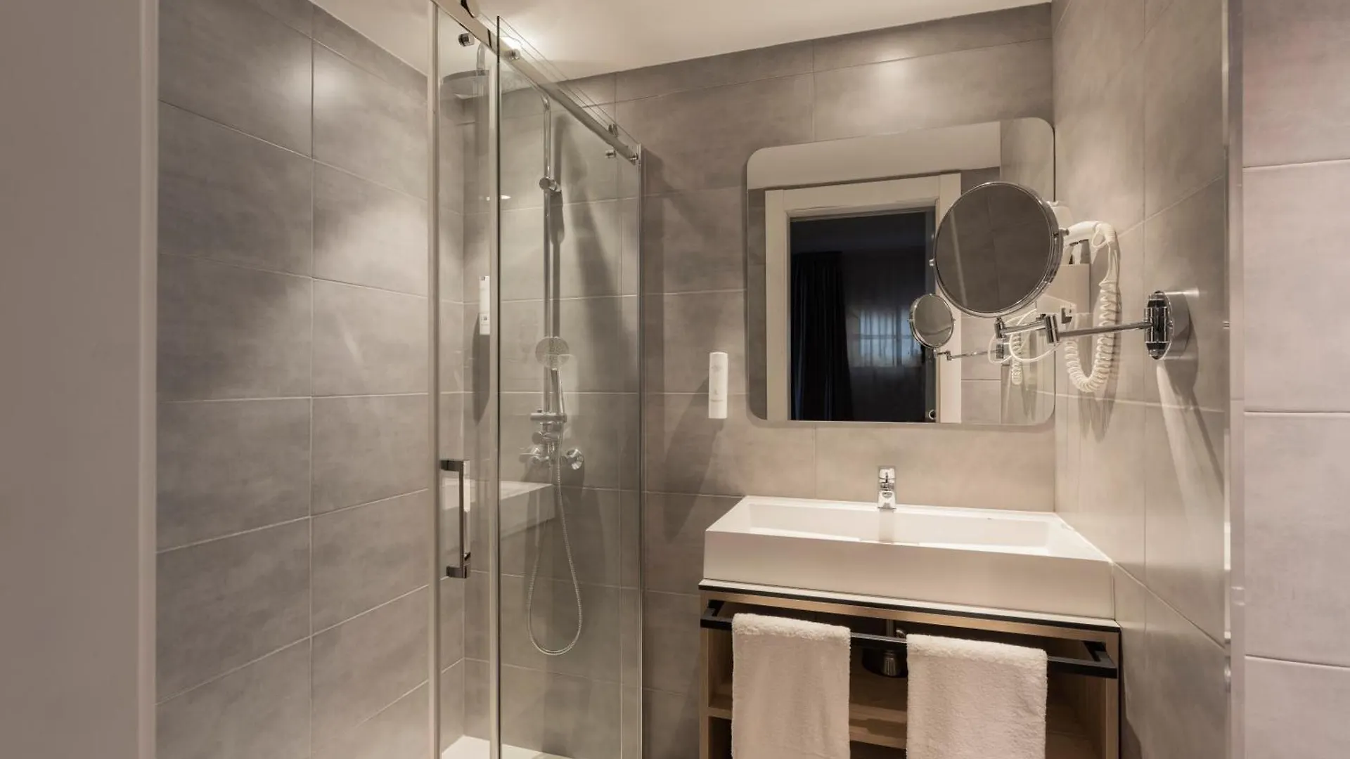 Libere Barcelona Sant Antoni Aparthotel 3*,