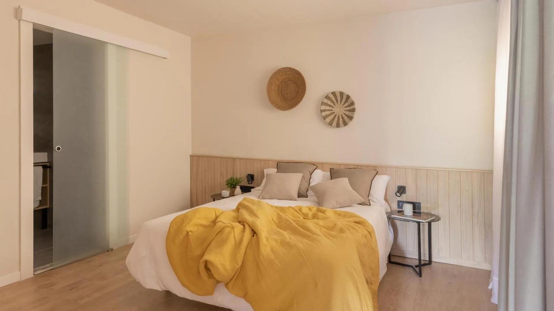 Libere Barcelona Sant Antoni Aparthotel