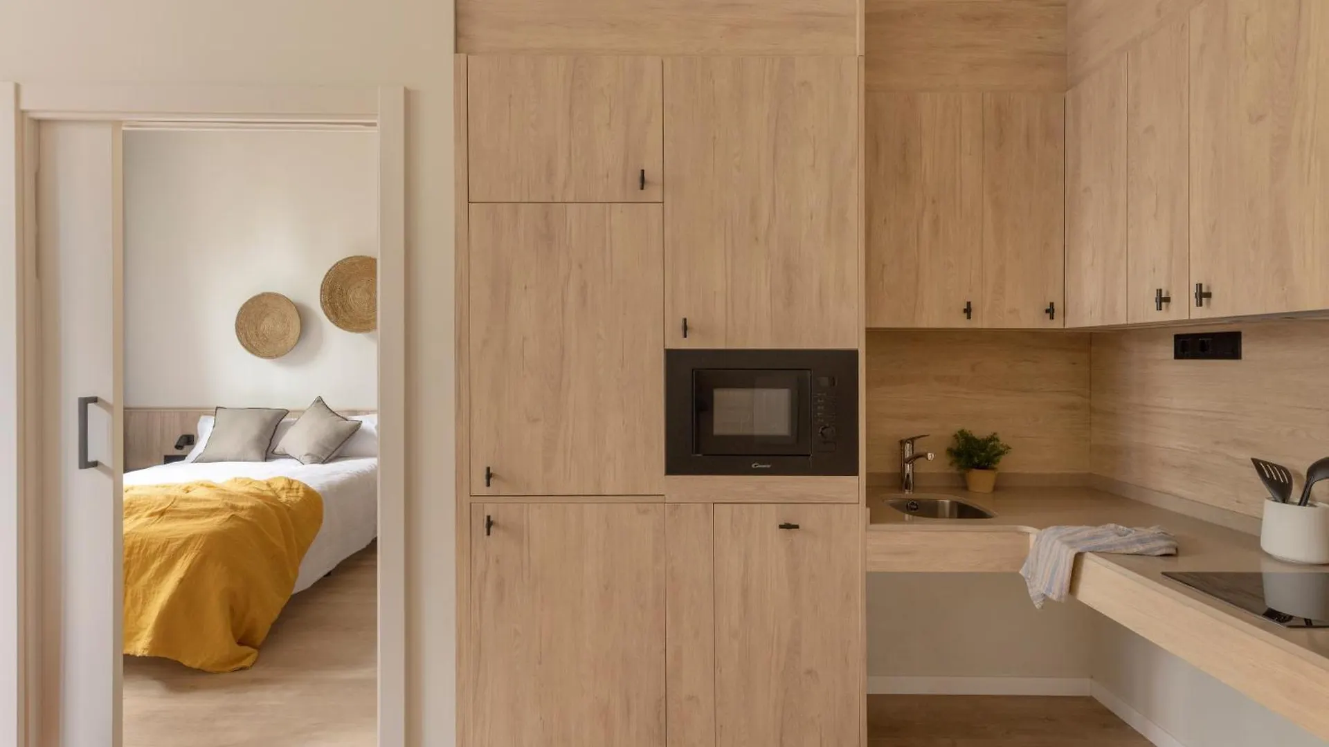 Libere Barcelona Sant Antoni Aparthotel 3*,  Spain
