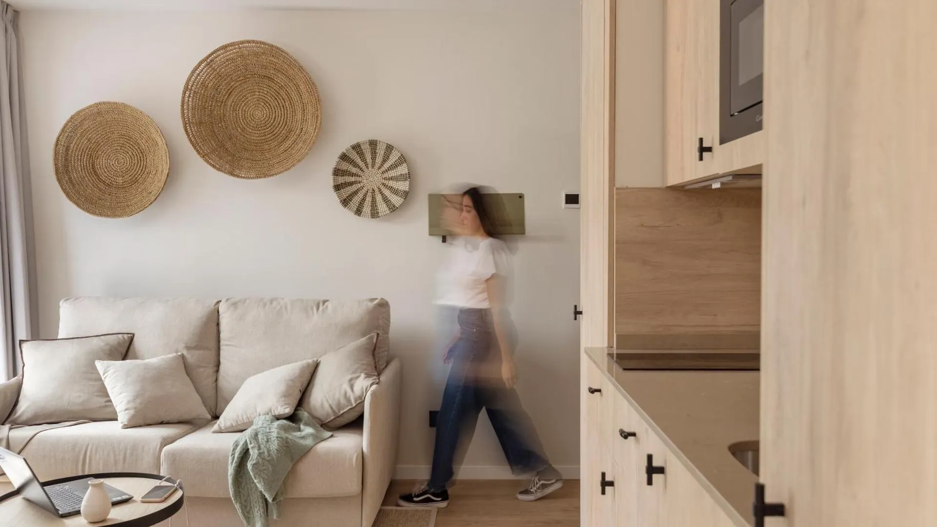 Libere Barcelona Sant Antoni Aparthotel 3*,